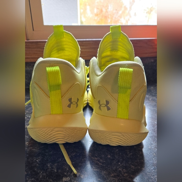 Under Armour, Women's, size 11, Break Thru-4, Flow, Good Shape, Basketball shoes - Picture 3 of 11